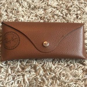 Gold aviator Ray Bans